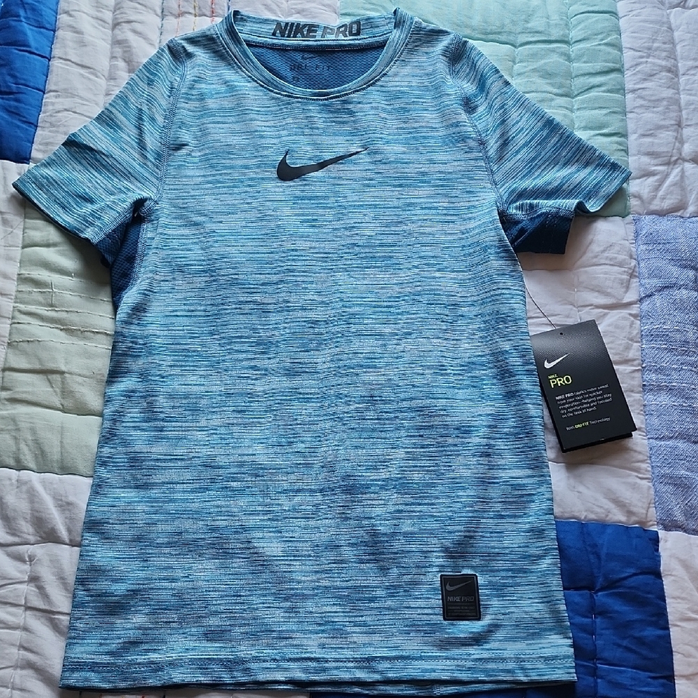 NWT Nike Pro Short Sleeve Shirt Size Small